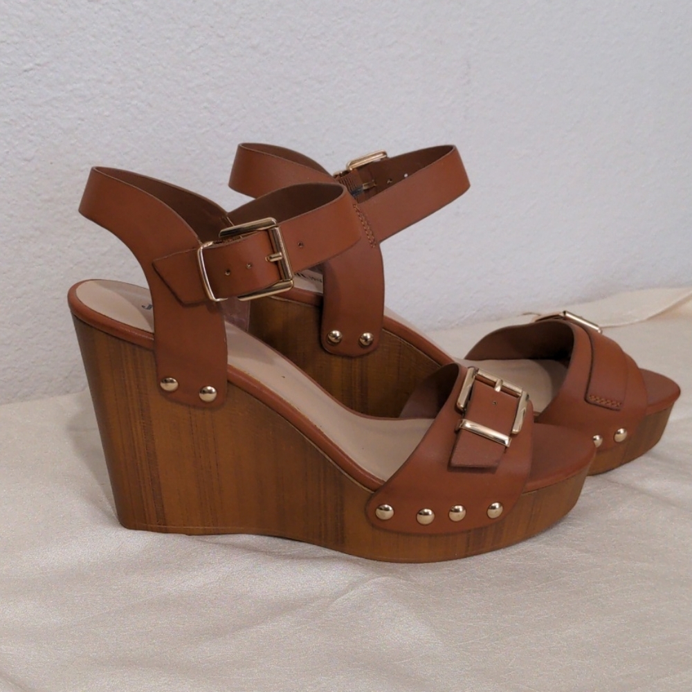 Just Fab, platform sandals, never worn, 8.5 US